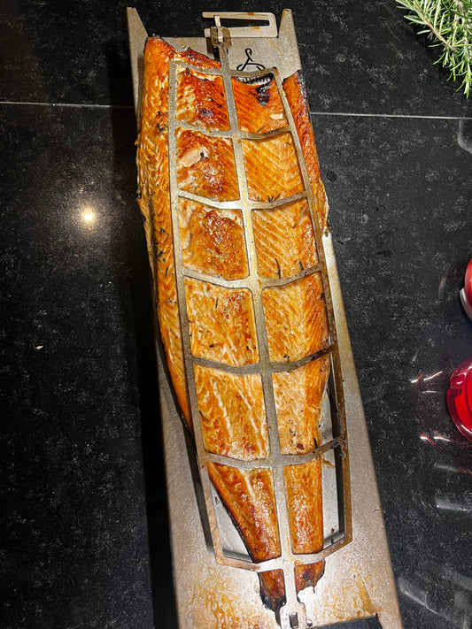 Flammlachs perfekt zubereiten: Eine Schritt-für-Schritt-Anleitung für Ihren Adyloo Flammlachshalter